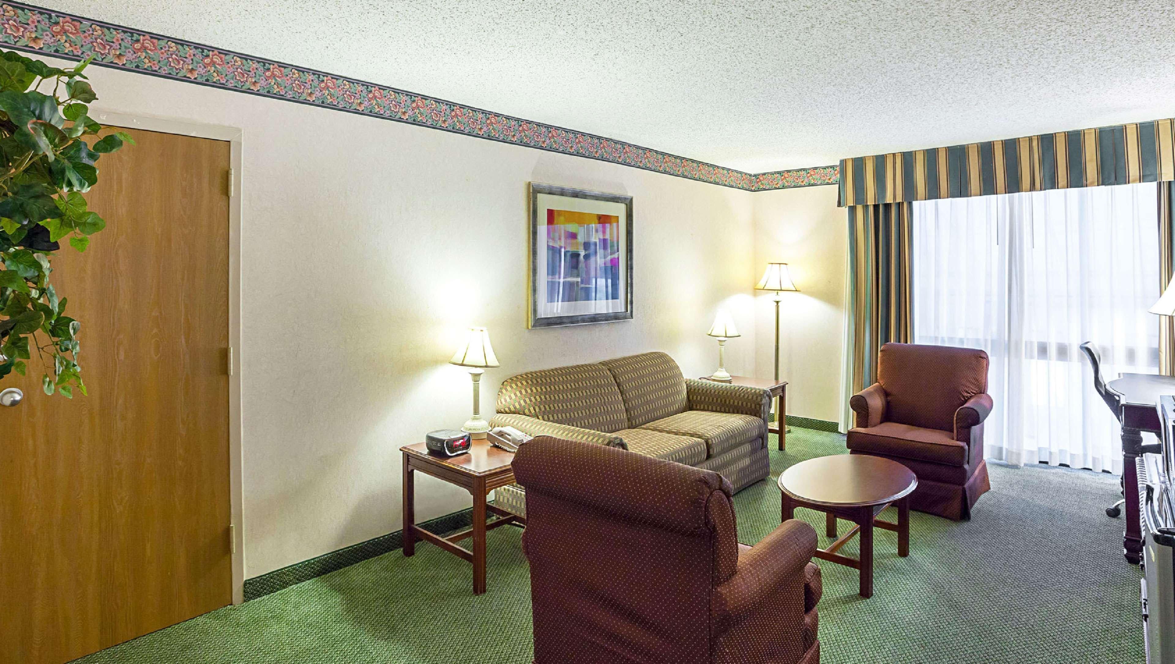 Hotel Magnuson Grand Desoto Esterno foto