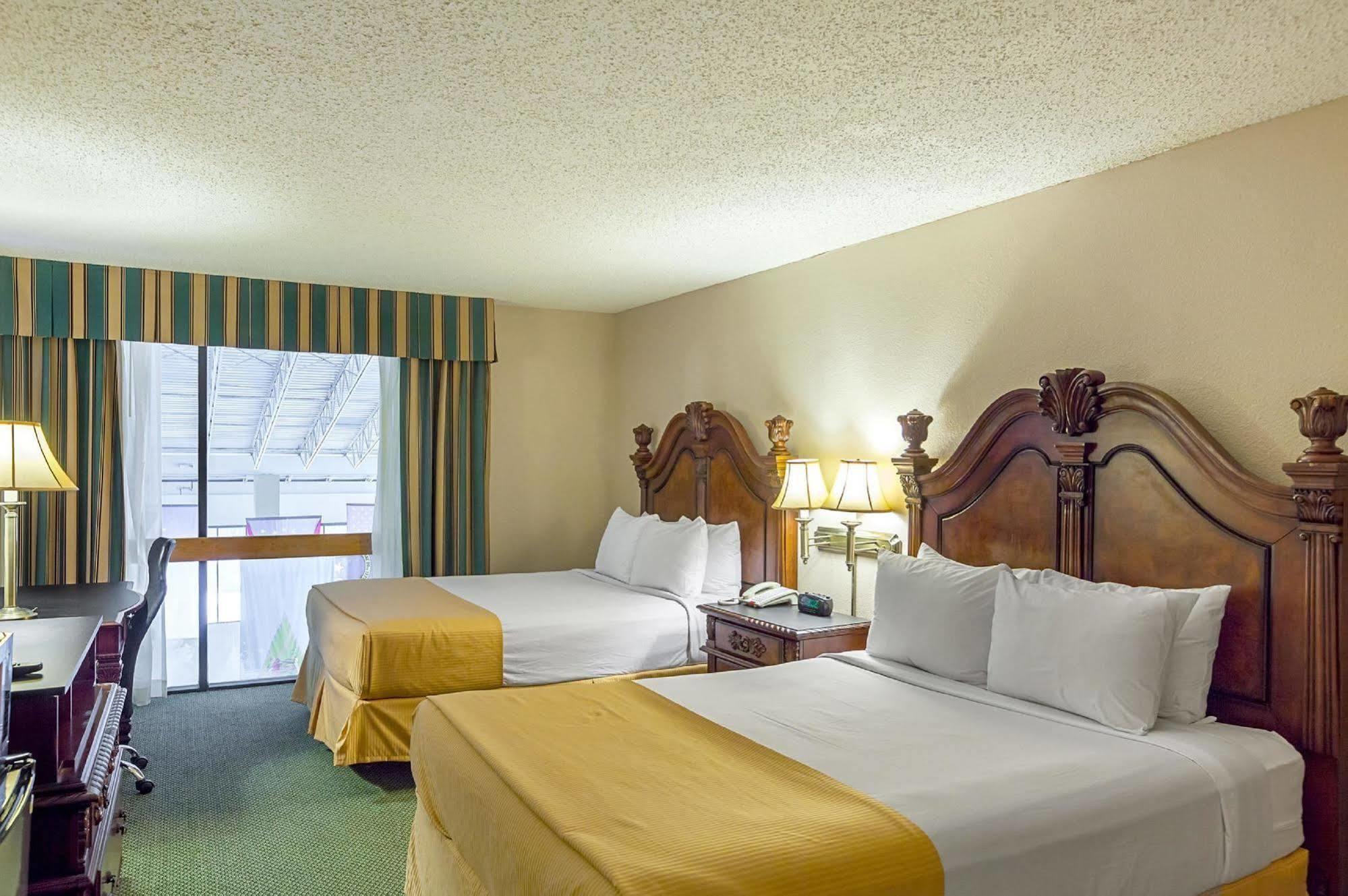 Hotel Magnuson Grand Desoto Esterno foto