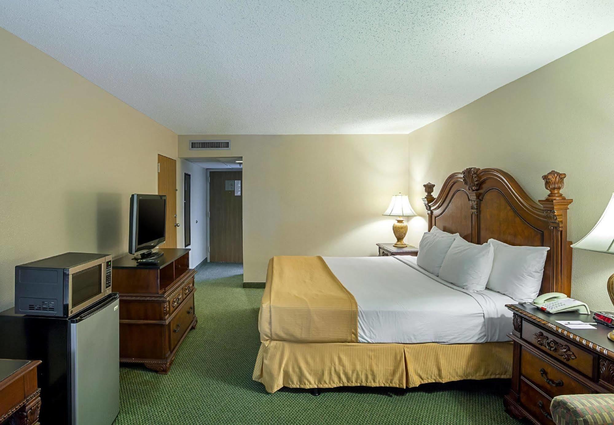 Hotel Magnuson Grand Desoto Esterno foto