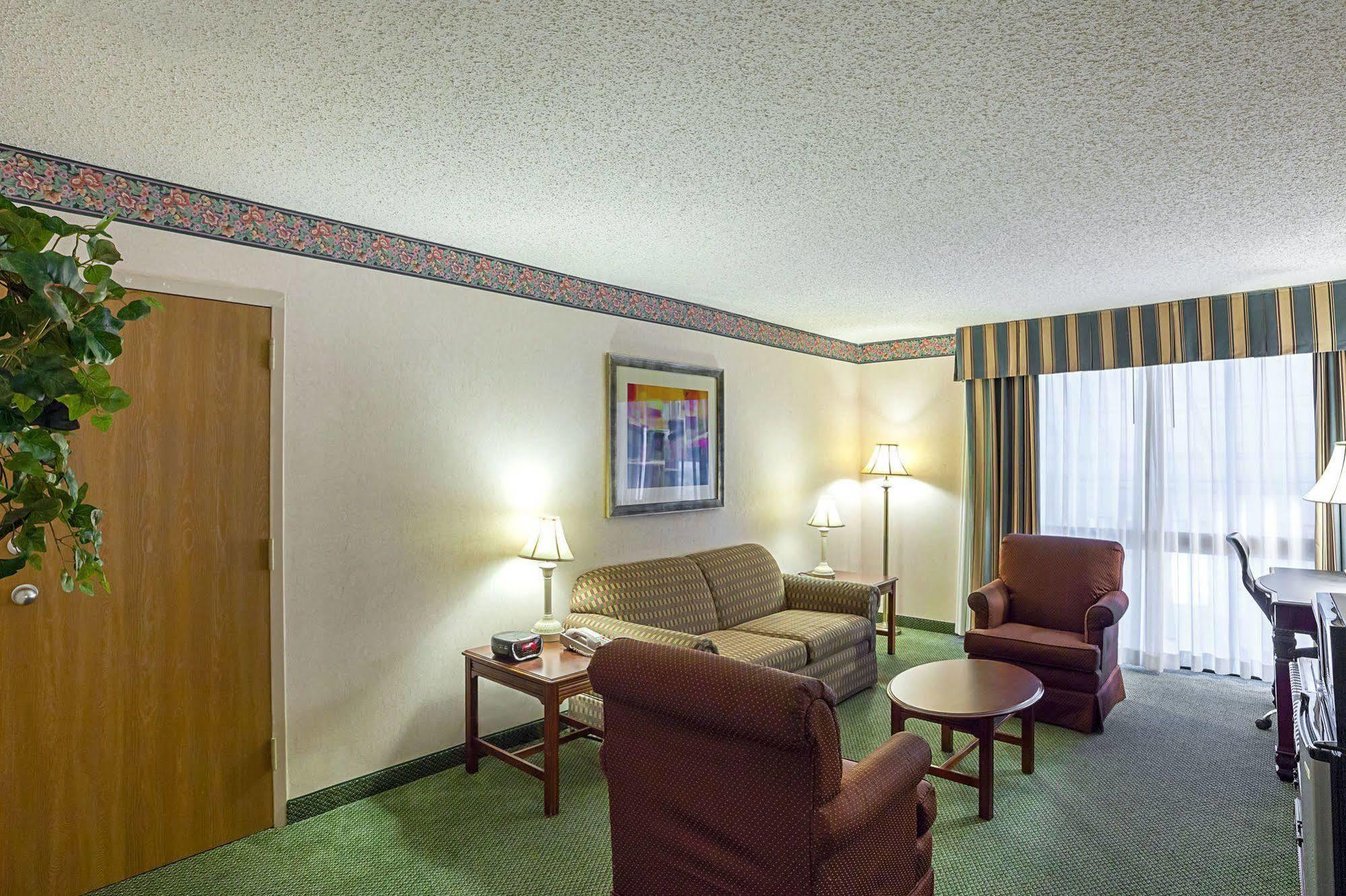 Hotel Magnuson Grand Desoto Esterno foto
