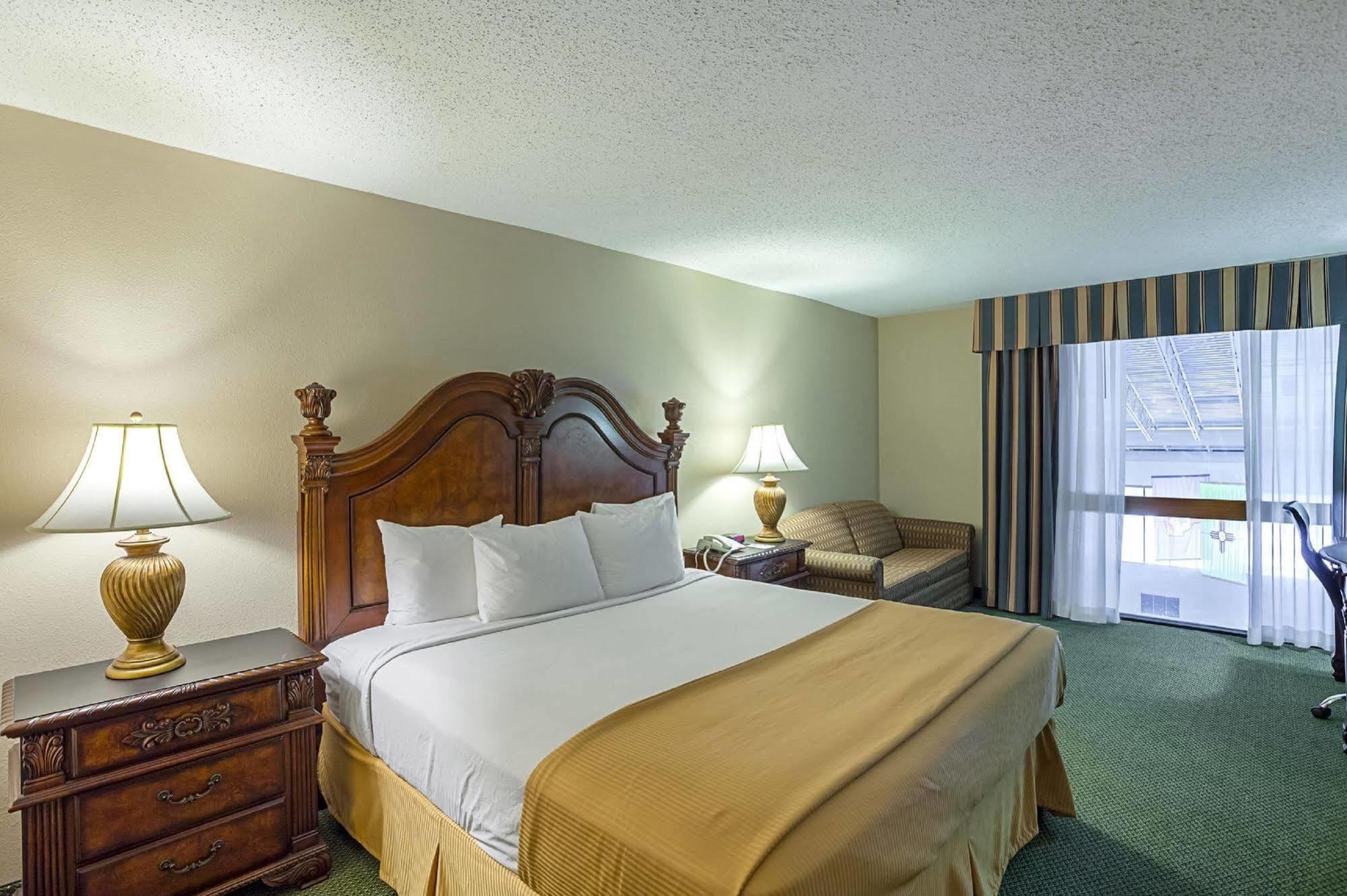 Hotel Magnuson Grand Desoto Esterno foto